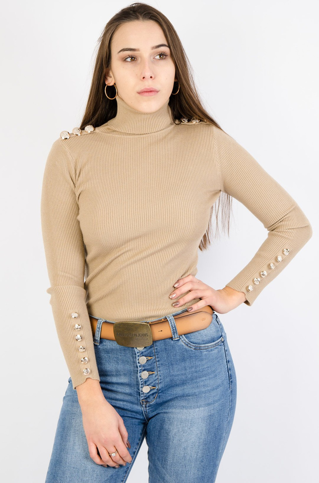 Beżowy prążkowany golf ze złotymi guzikami