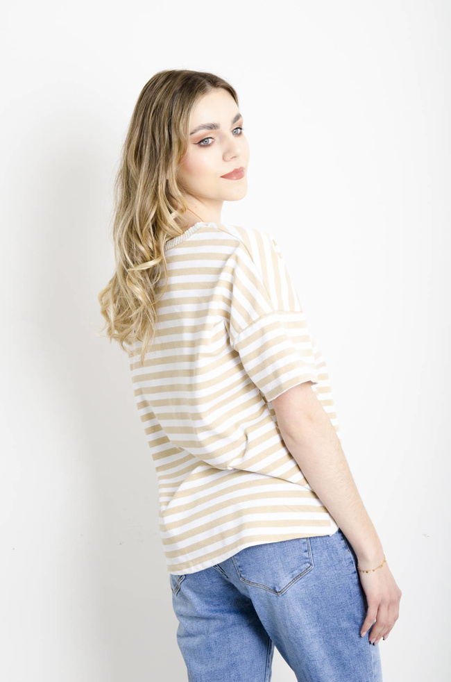 T-SHIRT BIAŁO-BEŻOWY W PASKI Z SERDUSZKIEM