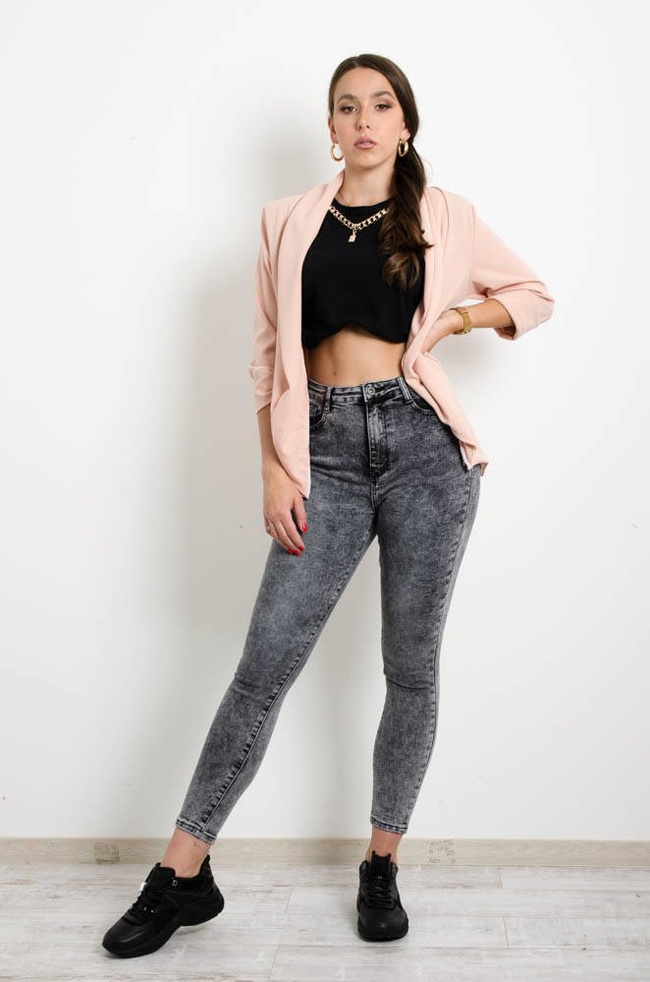 RÓŻOWA NARZUTKA Z KIESZENIAMI