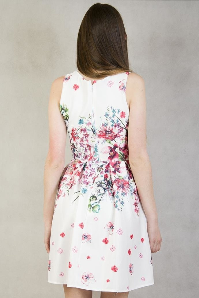 Biała sukienka w kolorowe kwiaty