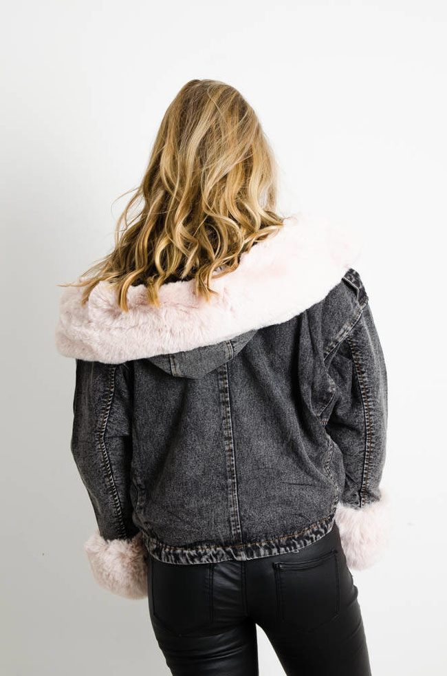 CZARNA JEANSOWA KURTKA Z ODPINANYM FUTERKIEM