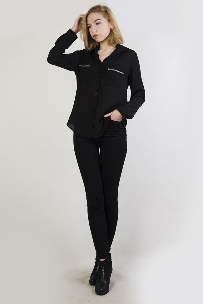 Czarna koszula z cyrkoniami przy kieszonce