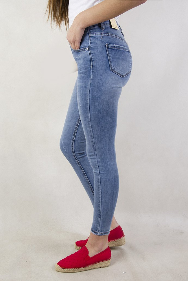 Jasne spodnie jeansowe z wysokim stanem