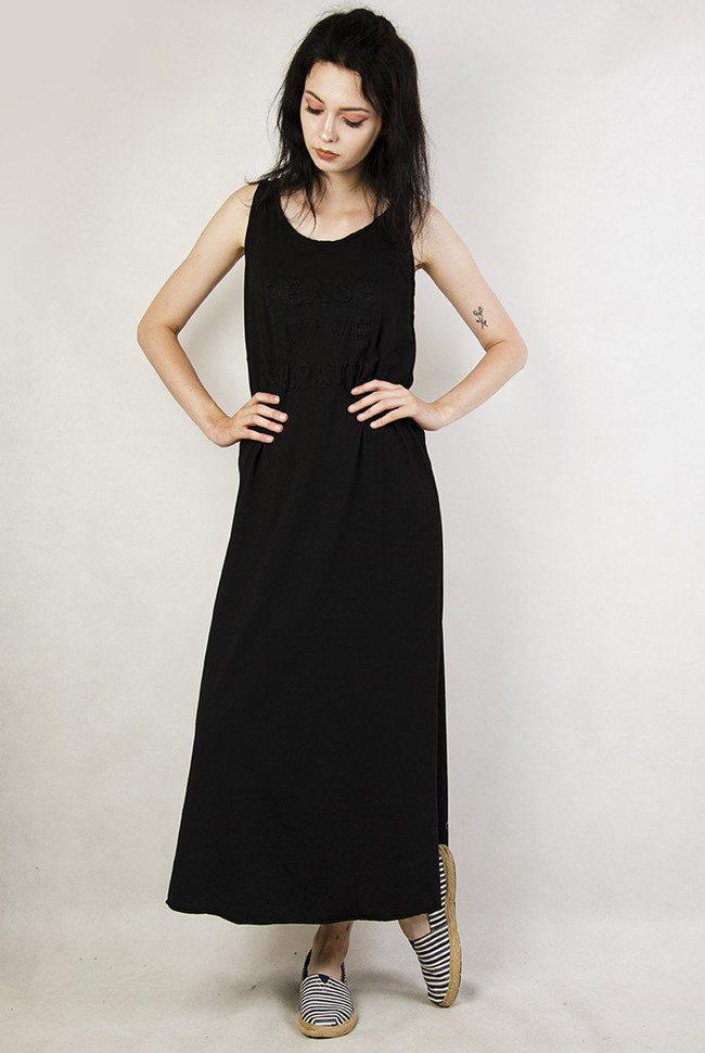 Długa, czarna sukienka na ramiączka