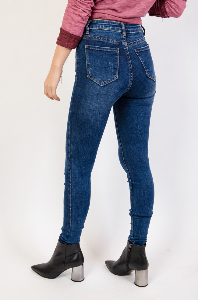  Ciemne przylegające spodnie jeansowe 