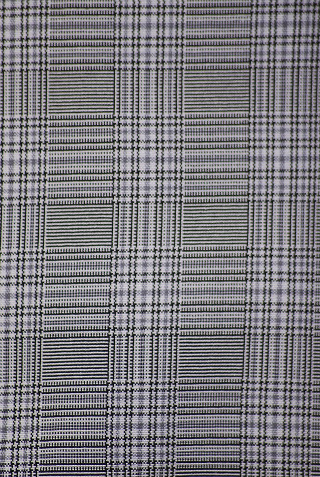 Szara marynarka w kratkę z marszczeniem na rękawach