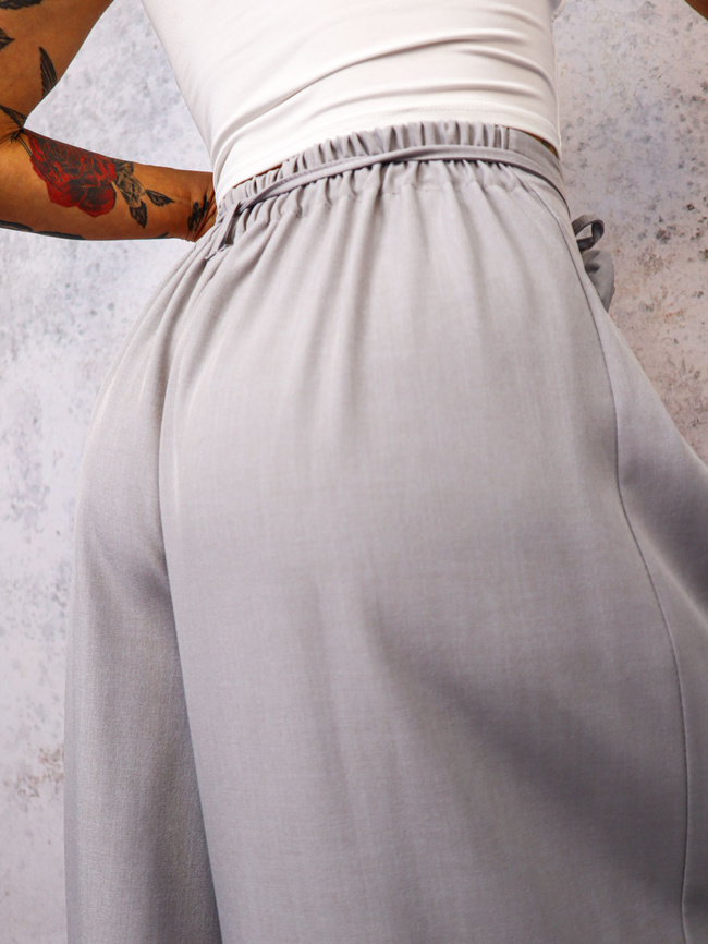 SPODNIE MATERIAŁOWE Z SZEROKIMI NOGAWKAMI I WIĄZANIEM W PASIE- SZARE