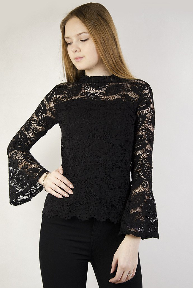 Czarna koronkowa bluzka z rozszerzanymi rękawami
