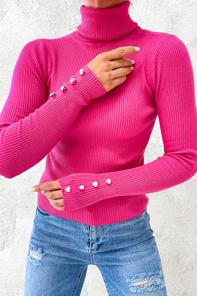 RÓŻOWY SWETER Z GOLFEM I OZDOBNYMI GUZIKAMI 