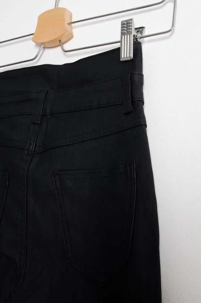 CZARNE SPODNIE WOSKOWANE Z BARDZO WYSOKIM STANEM