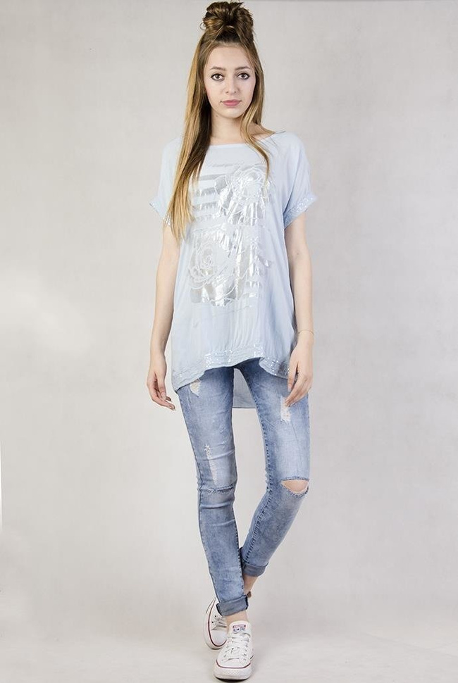 Niebieska bluzka ze srebrnym nadrukiem