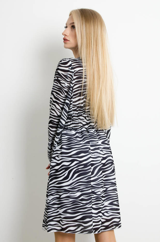 BIAŁO-CZARNA SUKIENKA Z KOPERTOWYM DEKOLTEM-WZÓR ZEBRY