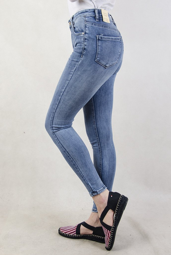 Jasne spodnie jeansowe dopasowane