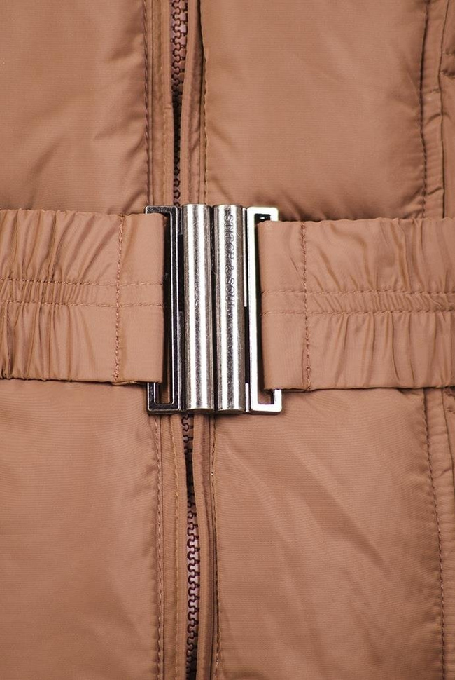 Brązowa pikowana kurtka z klamrą w pasie