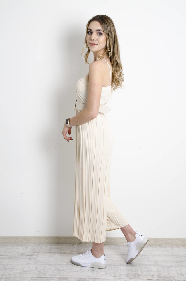 KOMBINEZON GORSETOWY Z PLISOWANYMI NOGAWKAMI BEŻOWY