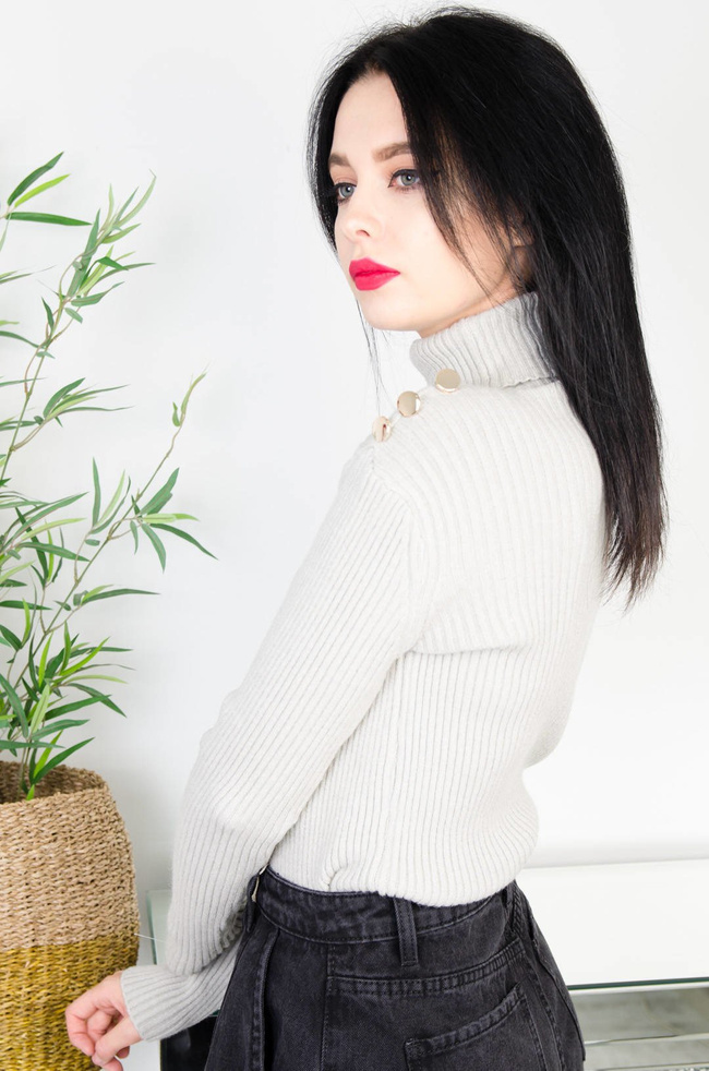 JASNO SZARY PRĄŻKOWANY GOLF ZE ZŁOTYMI GUZIKAMI