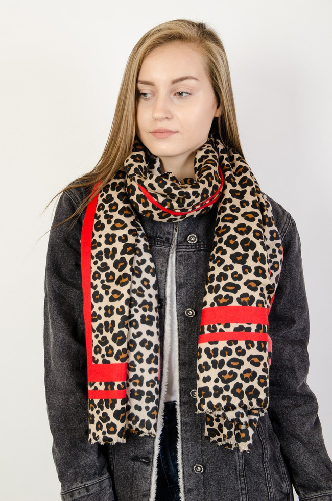 Brązowa chusta w panterkę z czerwonymi paskami 