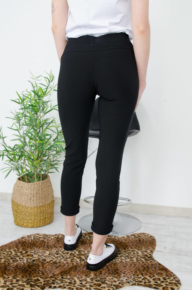 CZARNE LEGGINSY ZE ZŁOTYM ZNACZKIEM W PASIE