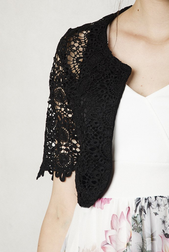 Czarna narzutka bolerko