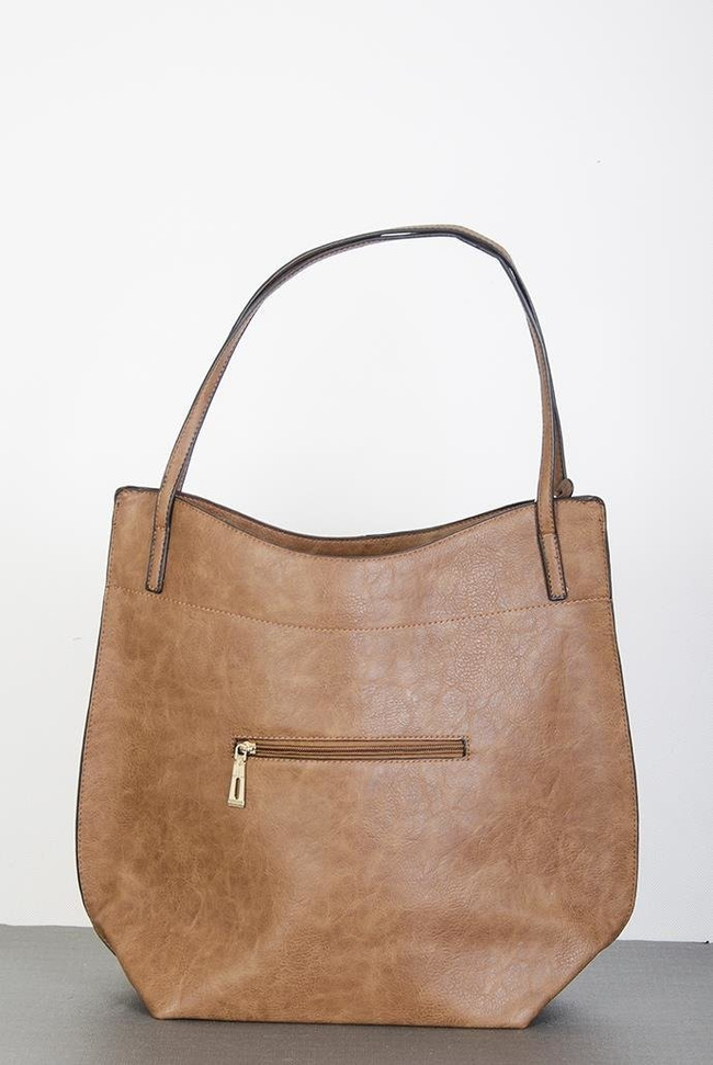 Duża, jasnobrązowa torebka z zawieszką