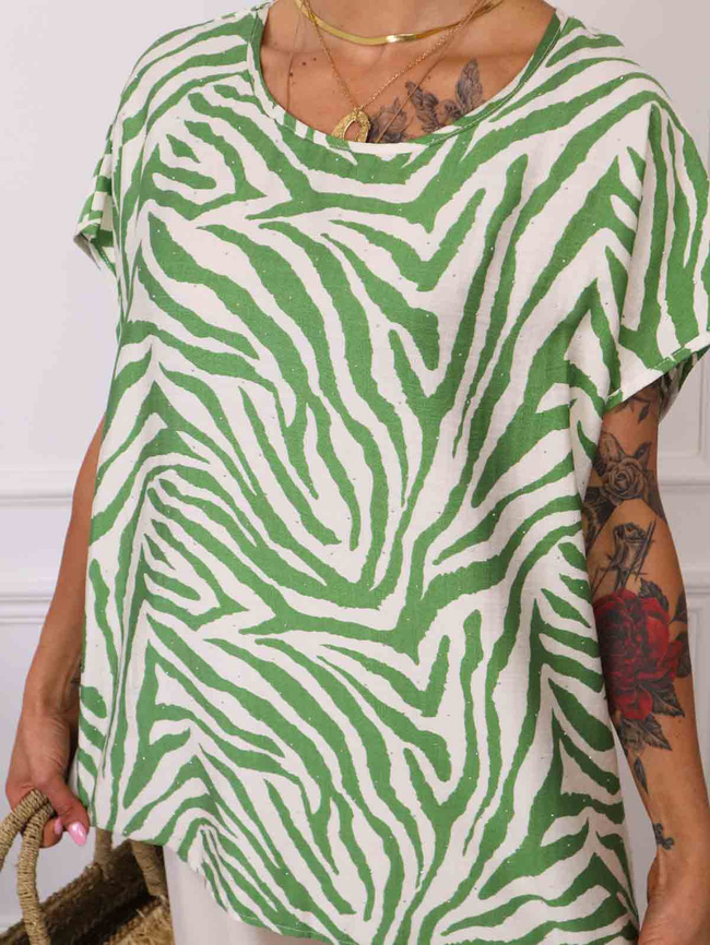 T-SHIRT OVERSIZE W ZEBRĘ Z OZDOBNYMI CYRKONIAMI- ZIELONY