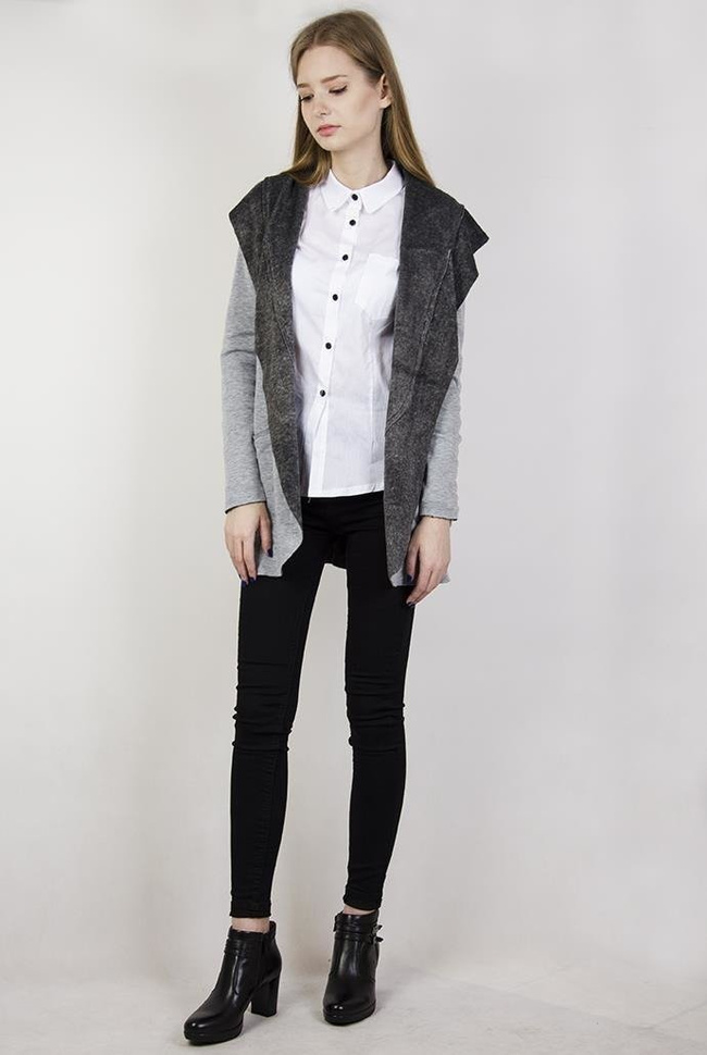 Jasnoszara narzuta z przyjemnym obszyciem wewnątrz