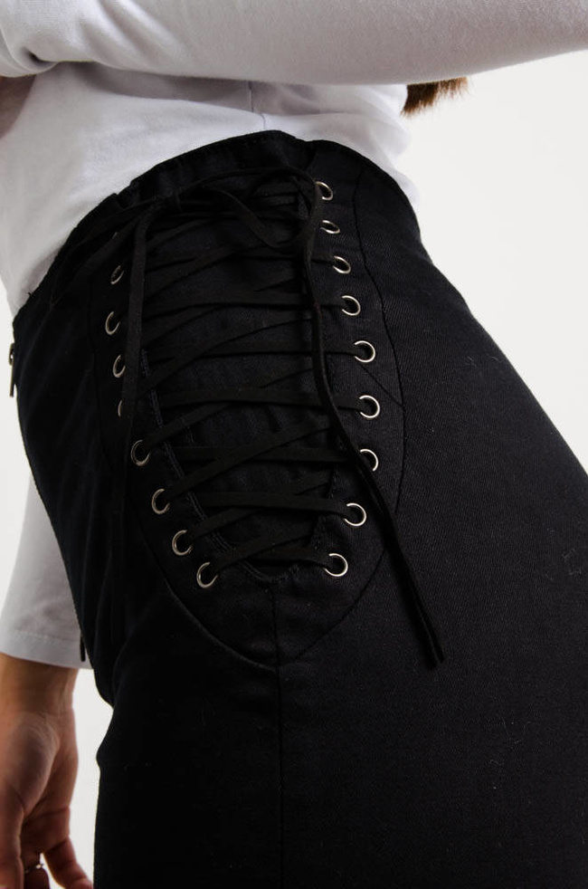 CZARNE WYSZCZUPLAJĄCE SPODNIE Z WIĄZANIAMI PO BOKACH-WYSOKI STAN