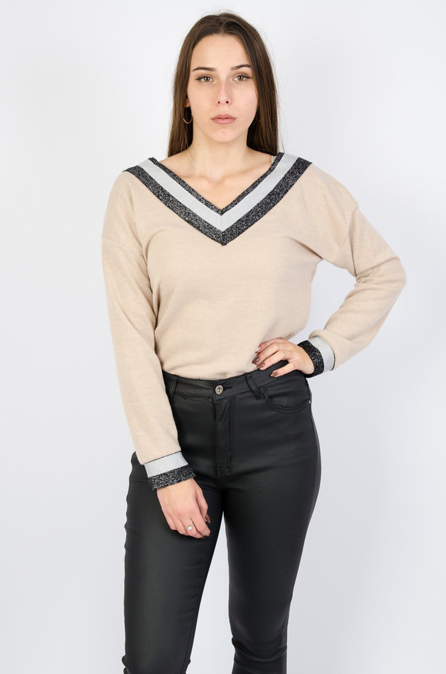 Beżowa bluzka z brokatowymi wstawkami w dekolcie i rękawach