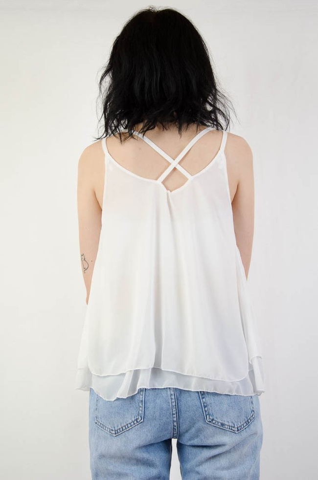 Biała bluzka mgiełka na ramiączkach