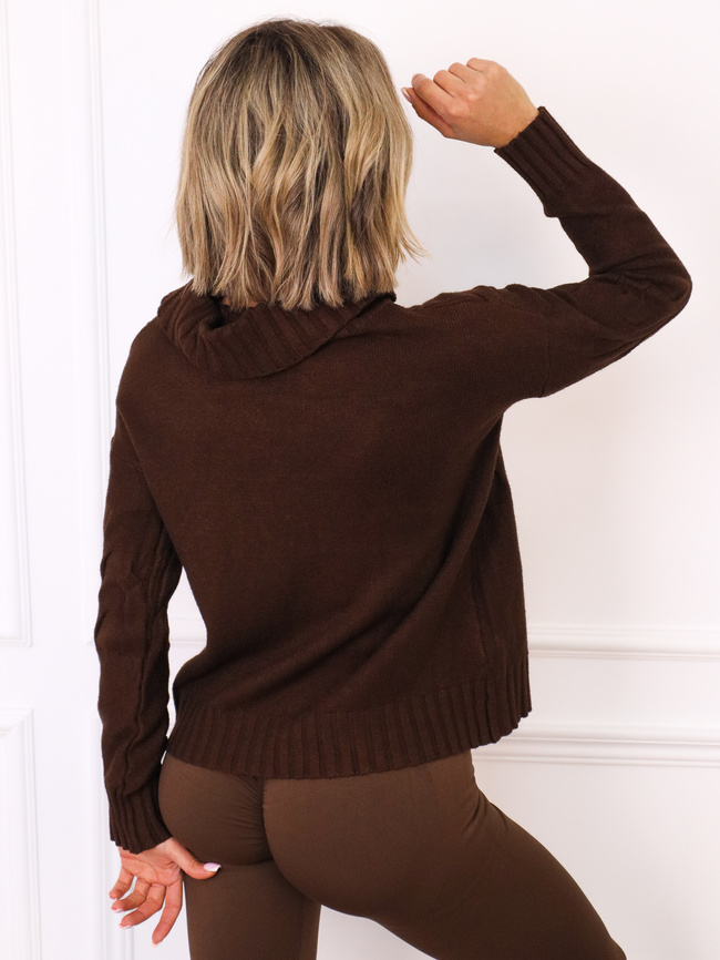 SWETER OZDOBNIE PLECIONY Z GOLFEM- CZEKOLADOWY