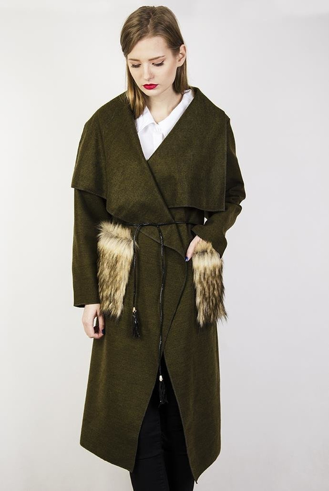 Zielona narzuta z rzemykiem i futerkiem