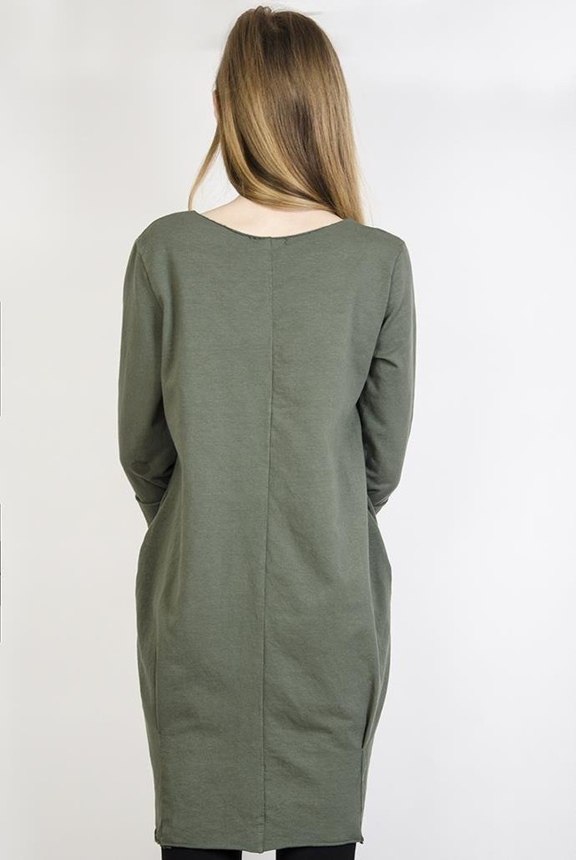 Zielona tunika z czarnym kwiatem