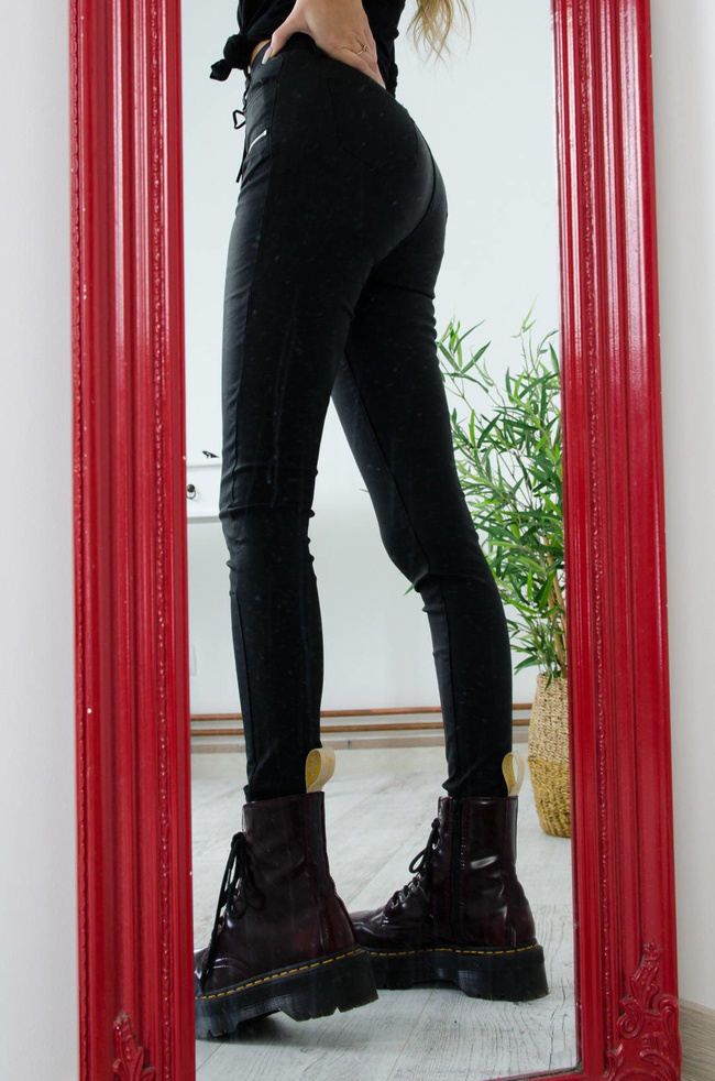 CZARNE WOSKOWANE SPODNIE Z WIĄZANIEM Z PRZODU-MATOWE