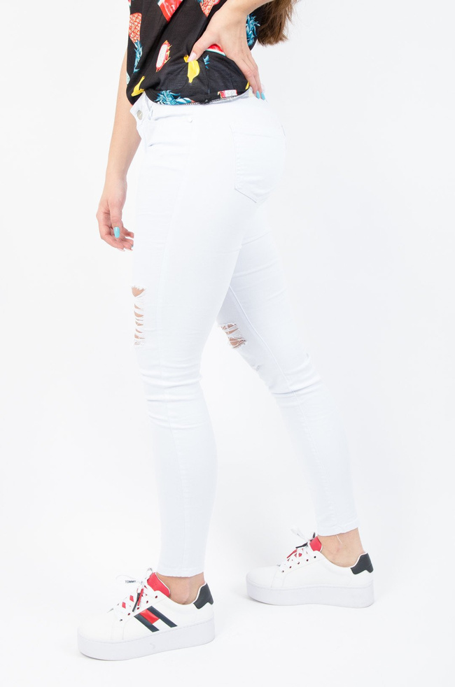 SPODNIE Z PRZETARCIAMI W KOLORZE BIAŁYM