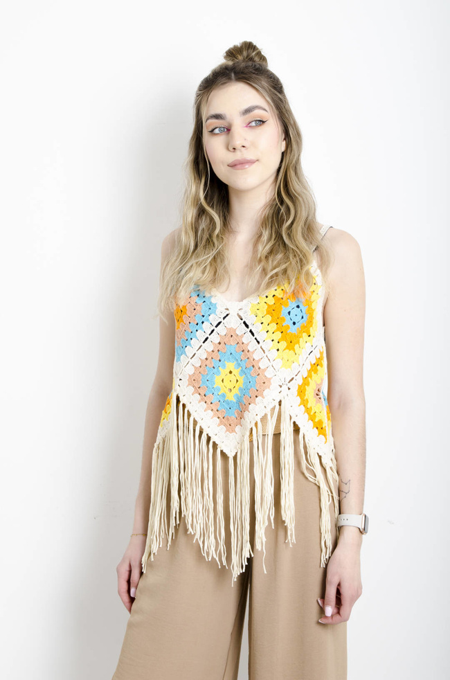 BLUZKA AŻUROWA NA RAMIĄCZKA Z FRĘDZLAMI - BEŻOWA