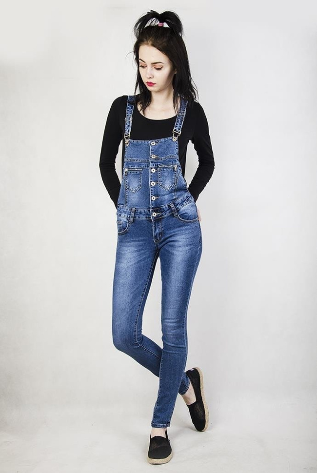 Przylegające ogrodniczki jeansowe z rzędem guzików