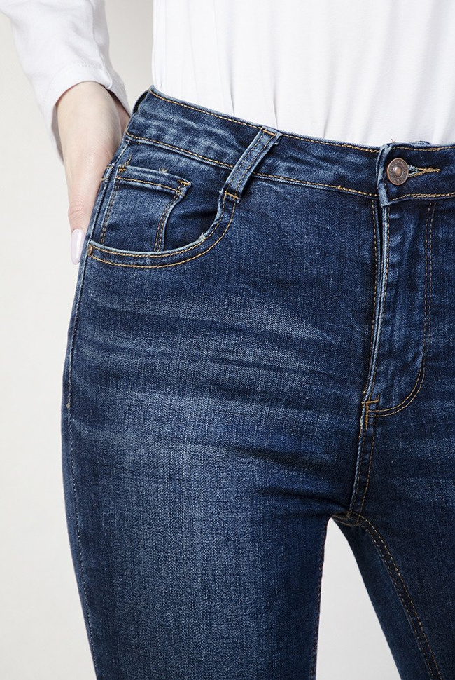 Przylegające spodnie z wysokim stanem