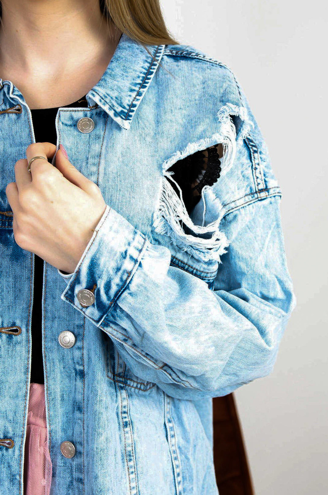 DŁUGA KURTKA JEANSOWA Z PRZETARCIAMI  ( DUŻE ROZMIARY M-3XL )