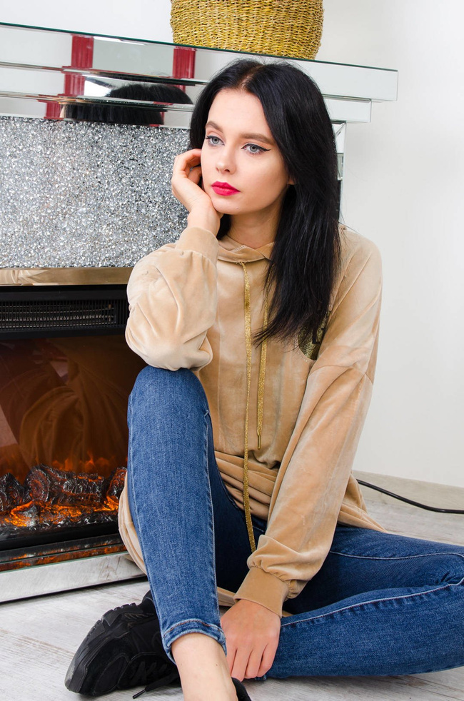 BEŻOWA WELUROWA DŁUGA BLUZA Z NASZYWKĄ