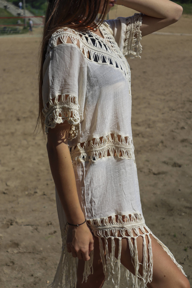 TUNIKA AŻUROWA Z FRĘDZLAMI - BEŻOWA