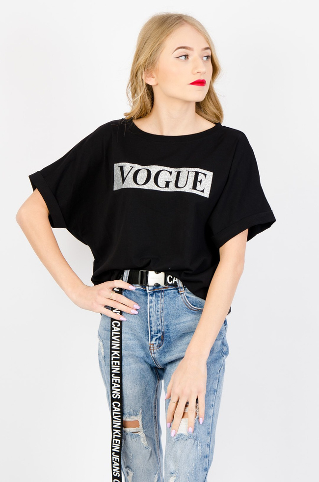 CZARNY T-SHIRT Z NAPISEM  Z WYCIĘCIEM NA PLECACH 