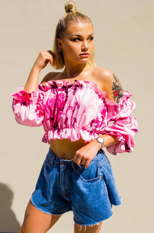 RÓŻOWA HISZPANKA CROP TOP W KWIATY