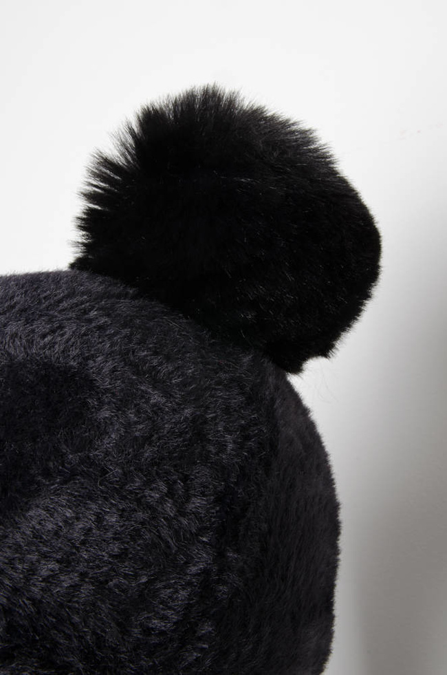   CZARNA CZAPKA  ALPAKA Z POMPONEM