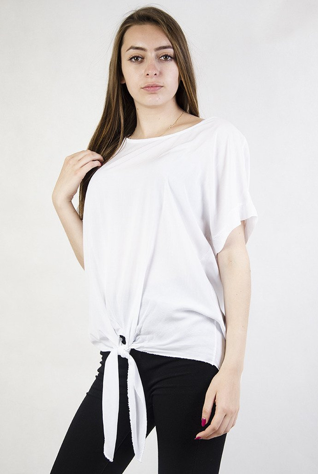 Biała bluzka z przeplotem na plecach