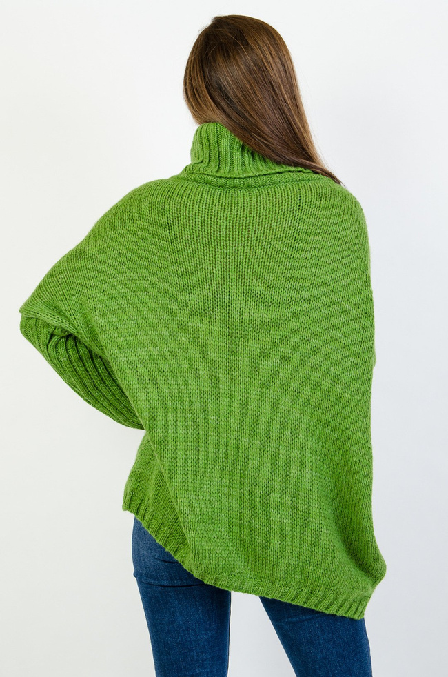 Zielony asymetryczny sweter typu nietoperz z golfem 