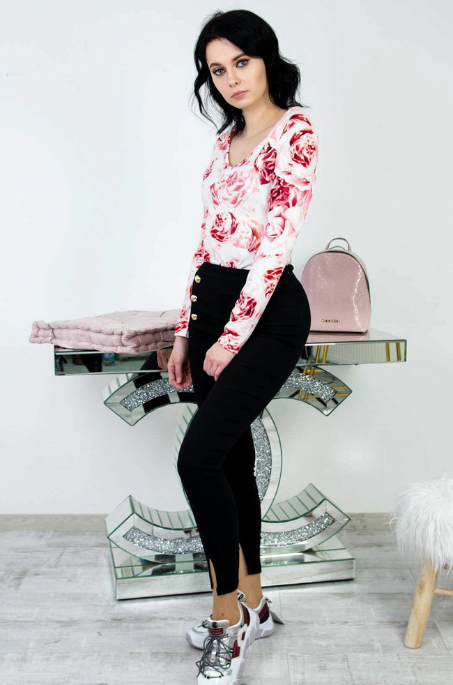 BIAŁE BODY Z DŁUGIM RĘKAWEM W CZERWONE KWIATY