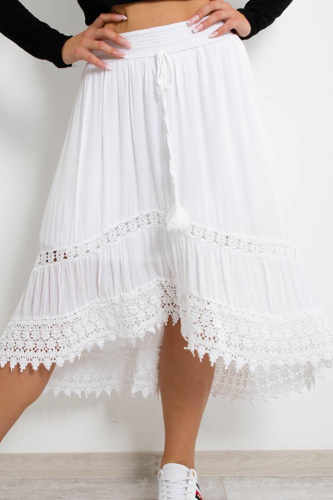 BIAŁA SPÓDNICA MIDI Z GUMĄ W PASIE ORAZ AŻUROWYM WYKOŃCZENIEM
