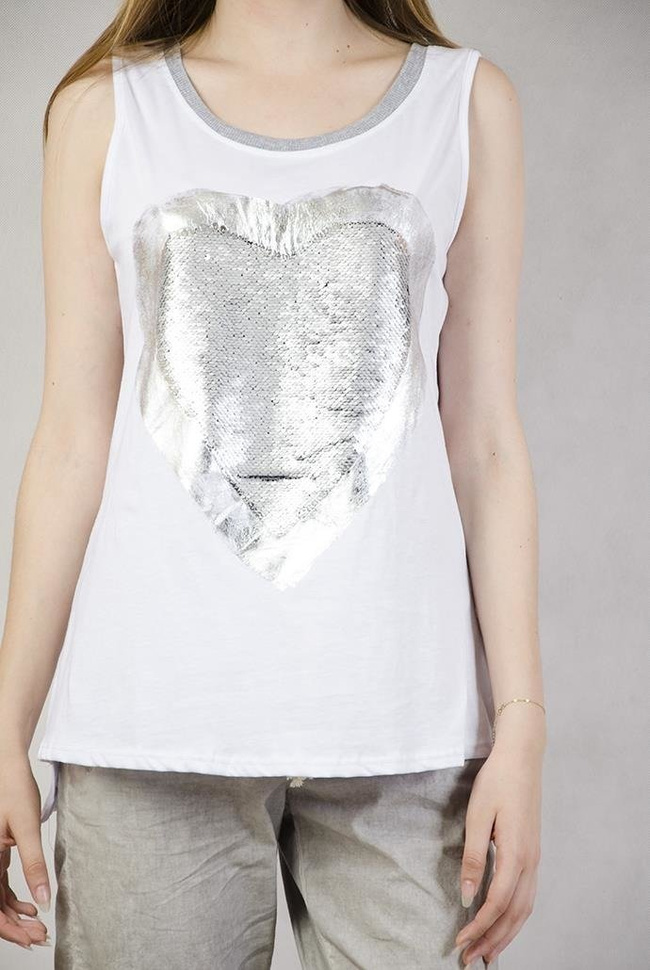 Biała bluzka z sercem z cekinów