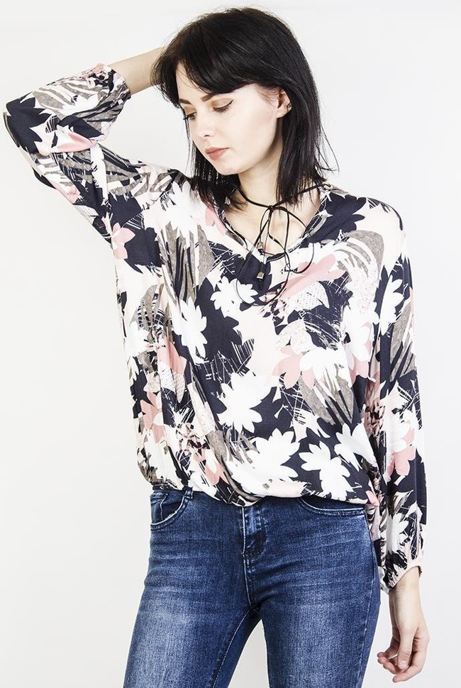 Bluzka w motyw kwiatowy, z wiązaniem w dekolcie