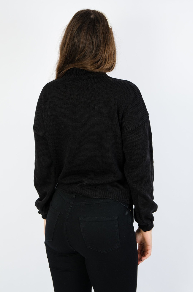 CZARNY SWETER Z KORALIKAMI 